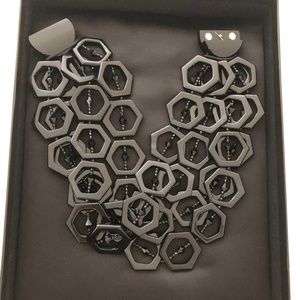 NEW Beautiful Giorgio Armani Platinum Necklace, boxed!